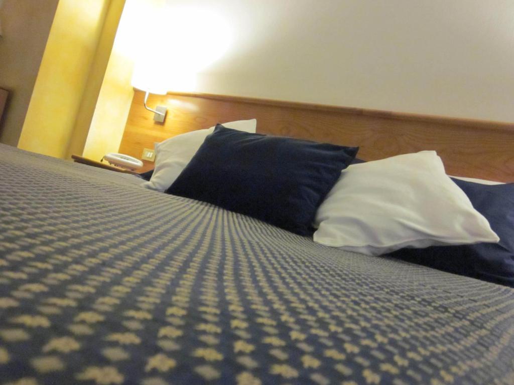 Hotel Marina Torri Del Benaco Habitación foto